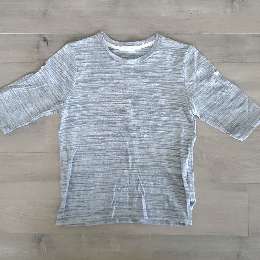 Half-sleeve gray crew top